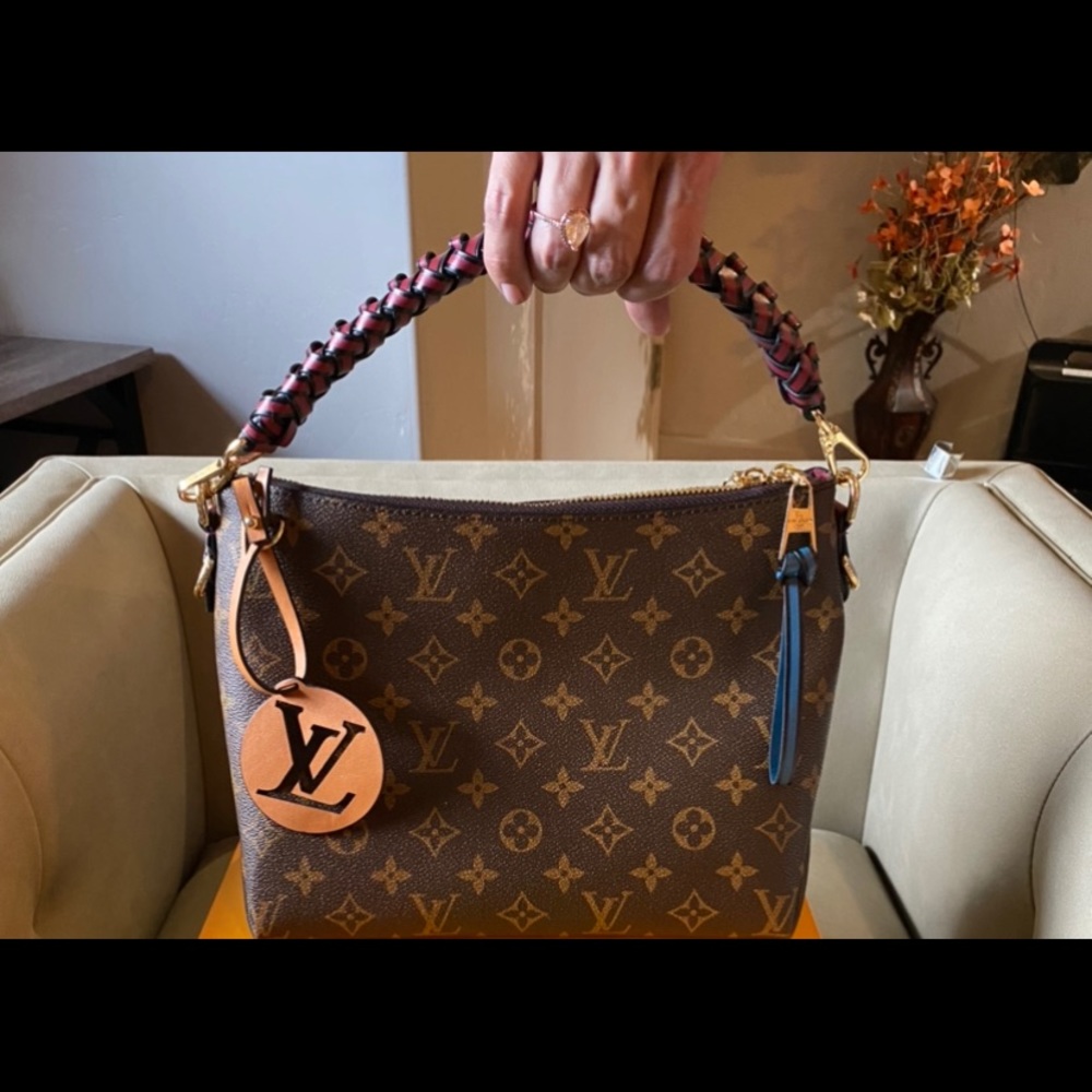 Louis Vuitton ๐ - Picture 2 of 4